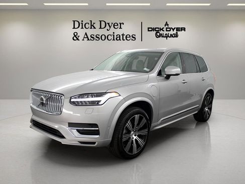 Certified 2025 Volvo XC90 T8 Plus w/ Protection Package Premier image 8