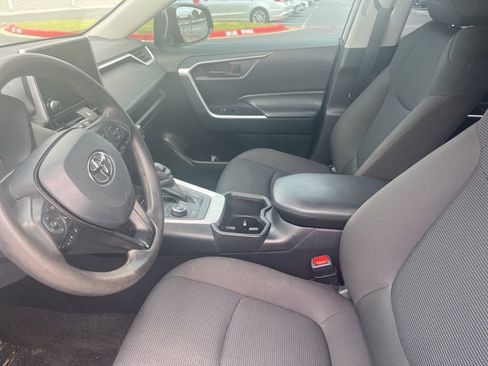 Used 2024 Toyota RAV4 LE AWD/4WD image 4