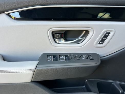 New 2025 Honda Pilot Touring image 11