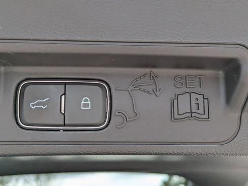 Used 2023 Ford Explorer XLT w/ Equipment Group 202A RWD image 11