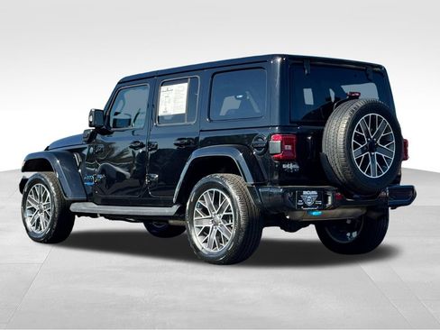 Used 2022 Jeep Wrangler Unlimited Sahara AWD/4WD image 5