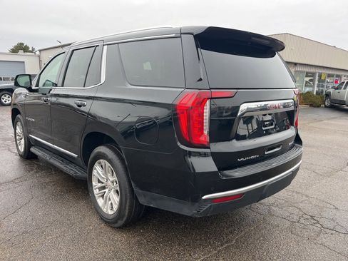 Used 2023 GMC Yukon SLT w/ SLT Luxury Package image 3