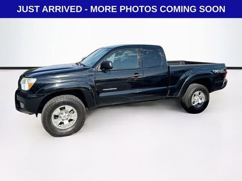 Used 2014 Toyota Tacoma 4x4 Access Cab V6 w/ TRD Off-Road Package image 4