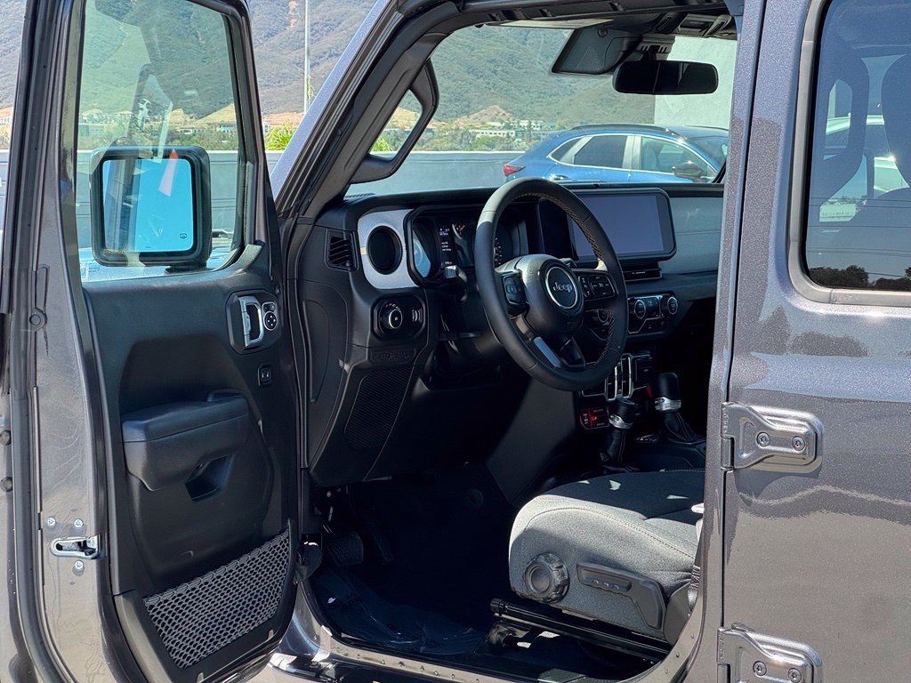 Used 2025 Jeep Wrangler Unlimited Sport AWD/4WD image 8