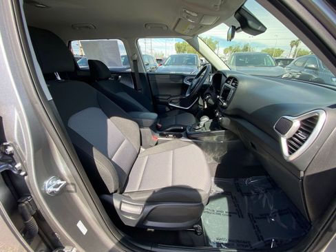 Used 2025 Kia Soul LX w/ LX Technology Package image 24