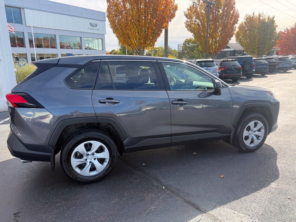 Certified 2022 Toyota RAV4 LE AWD/4WD image 9