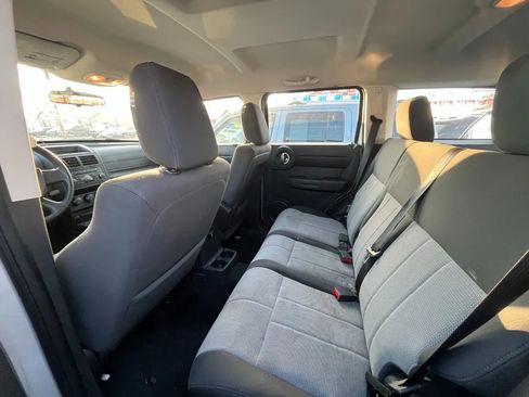 Used 2007 Dodge Nitro SXT image 13