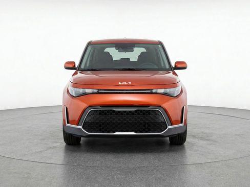 Used 2025 Kia Soul LX w/ LX Technology Package image 2