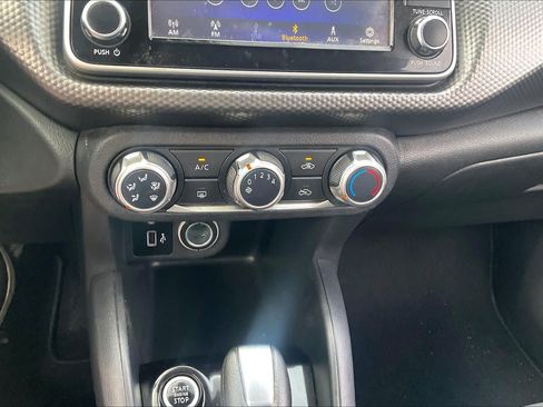 Used 2020 Nissan Kicks S FWD image 32