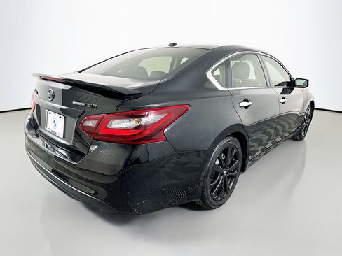 Used 2018 Nissan Altima 2.5 SR w/ SR Midnight Edition FWD image 5