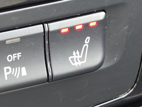 Used 2019 INFINITI QX30 w/ Navigation Package image 11