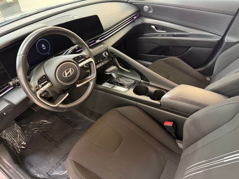 Used 2025 Hyundai Elantra SEL FWD image 4