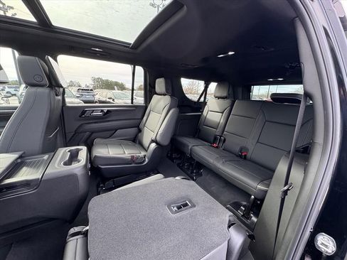 New 2025 Chevrolet Suburban Premier AWD/4WD image 8