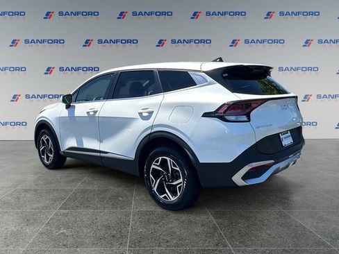 Used 2023 Kia Sportage LX AWD/4WD image 3
