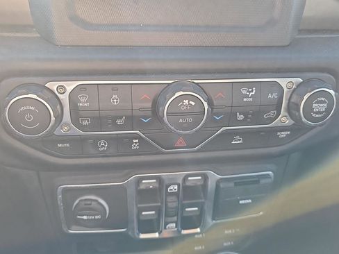Used 2020 Jeep Gladiator Sport w/ Quick Order Package 24S image 13