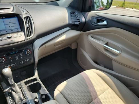 Used 2017 Ford Escape SE w/ Equipment Group 201A FWD image 17