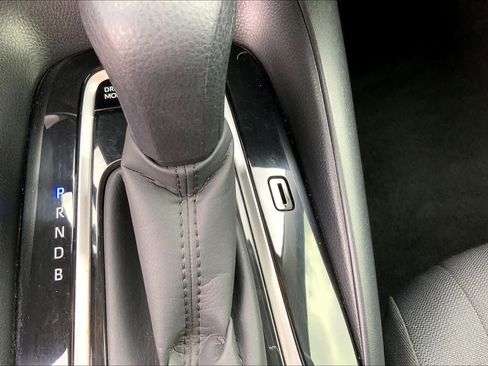 Used 2022 Toyota Corolla LE FWD image 35