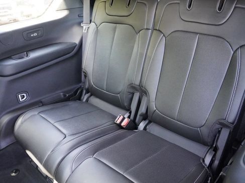 Certified 2025 Jeep Grand Cherokee L Limited w/ Luxury Tech Group II AWD/4WD image 18