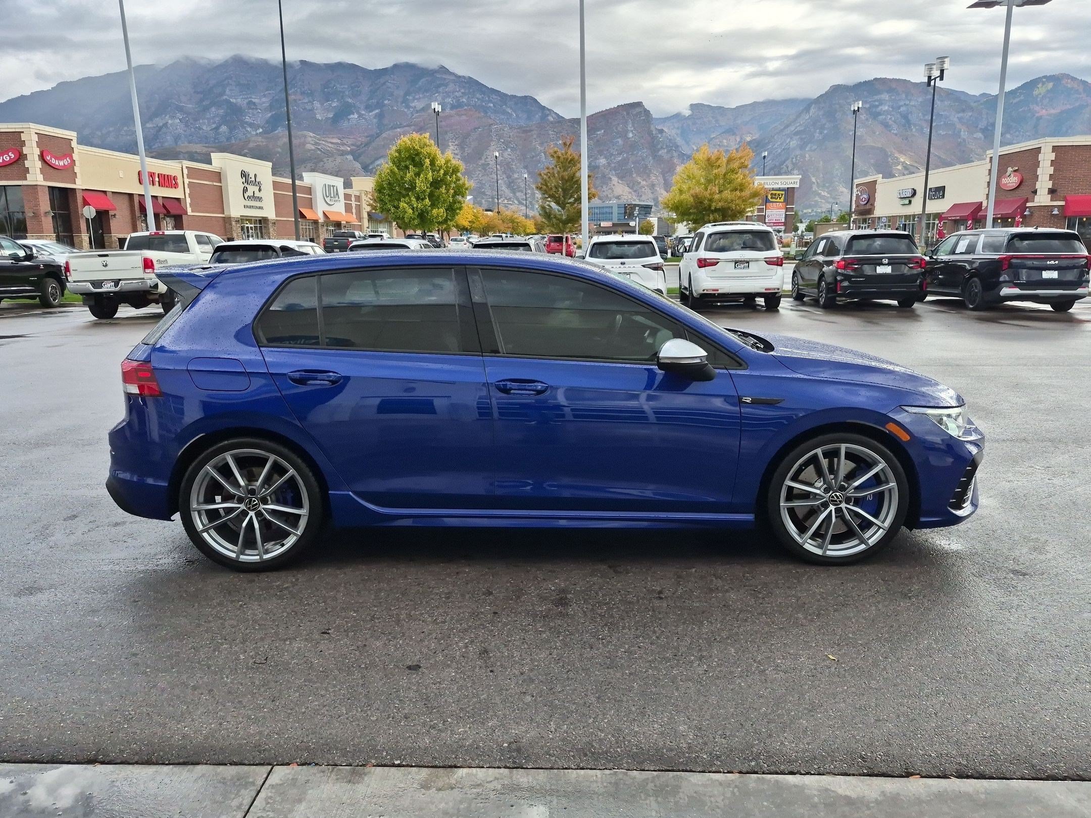 Used 2024 Volkswagen Golf R AWD/4WD image 2