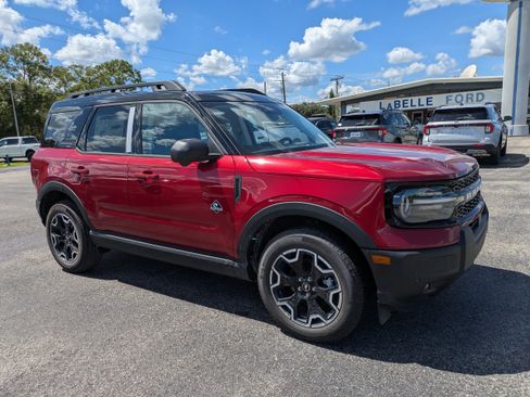 New 2025 Ford Bronco Sport Outer Banks w/ Outer Banks Tech Package+ AWD/4WD image 2