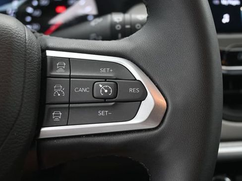 Used 2025 Jeep Compass Limited AWD/4WD image 33