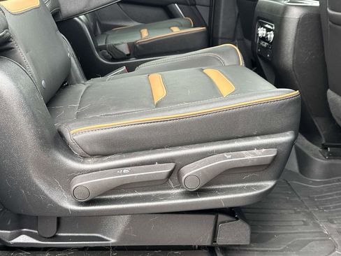 Used 2022 GMC Yukon AT4 AWD/4WD image 13