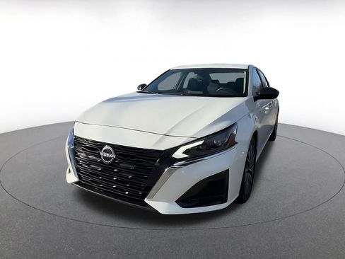 Used 2025 Nissan Altima 2.5 SV image 7