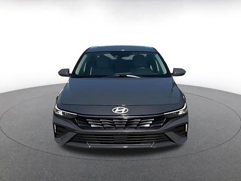Used 2025 Hyundai Elantra Limited FWD image 4