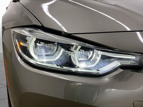 Used 2018 BMW 320i Sedan RWD image 27