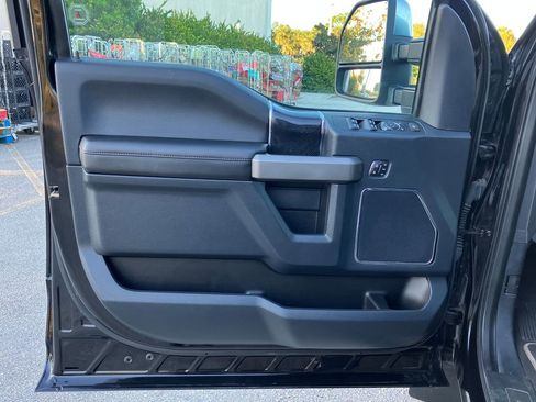 Certified 2022 Ford F250 Platinum w/ FX4 Off-Road Package image 15