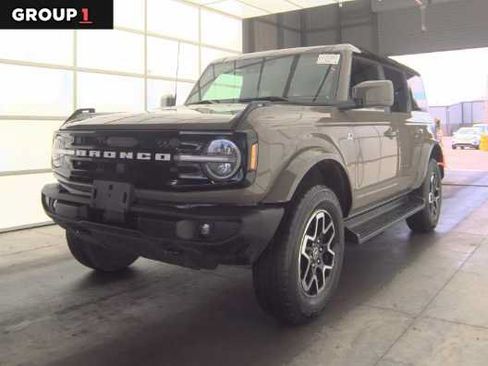 Used 2025 Ford Bronco Outer Banks AWD/4WD image 1