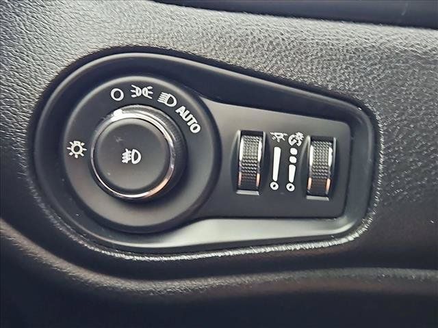 Used 2020 Jeep Renegade Altitude FWD image 21