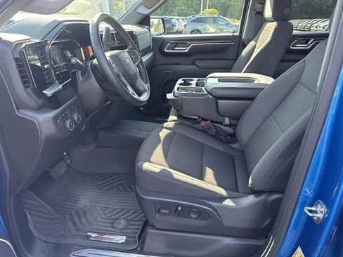 Used 2023 Chevrolet Silverado 1500 LT w/ Z71 Off-Road Package AWD/4WD image 8