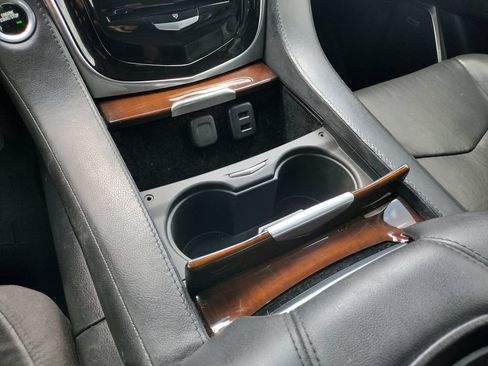 Used 2019 Cadillac Escalade ESV Luxury AWD/4WD image 33