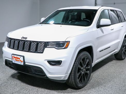 Used 2022 Jeep Grand Cherokee Laredo X AWD/4WD image 30