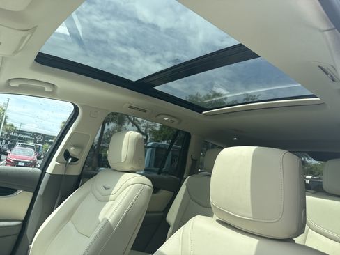Used 2023 Cadillac XT6 Premium Luxury AWD/4WD image 14