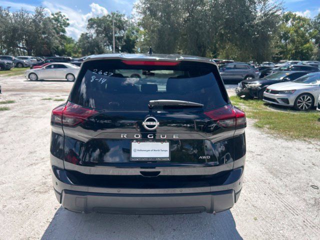 Used 2024 Nissan Rogue S AWD/4WD image 17