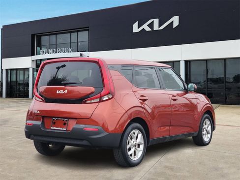 Certified 2022 Kia Soul LX w/ Technology Package image 5