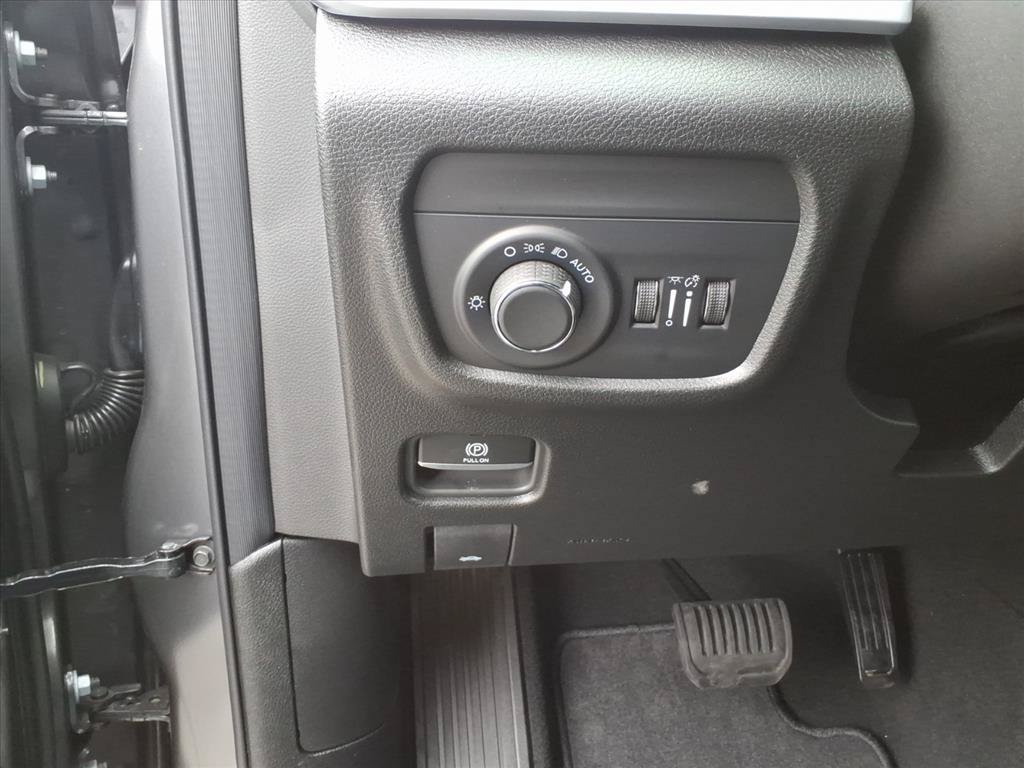 New 2026 Jeep Grand Cherokee Altitude AWD/4WD image 18