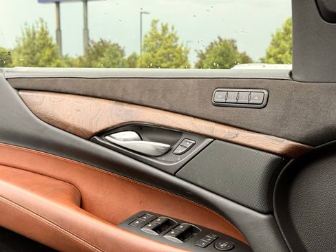 Used 2019 Cadillac Escalade Luxury AWD/4WD image 15