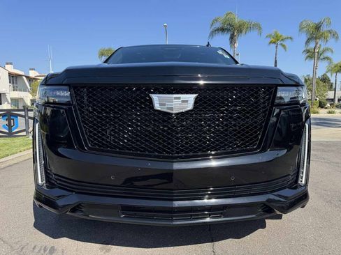 Used 2023 Cadillac Escalade Sport Platinum w/ LPO, ONYX Package AWD/4WD image 14