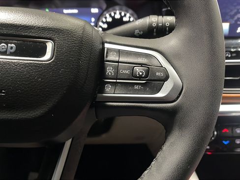 Used 2023 Jeep Compass Limited AWD/4WD image 7
