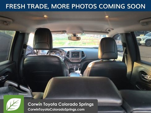 Used 2020 Jeep Cherokee Trailhawk w/ Cold Weather Group AWD/4WD image 13