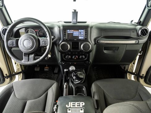 Used 2018 Jeep Wrangler Unlimited Sport w/ Connectivity Group AWD/4WD image 16