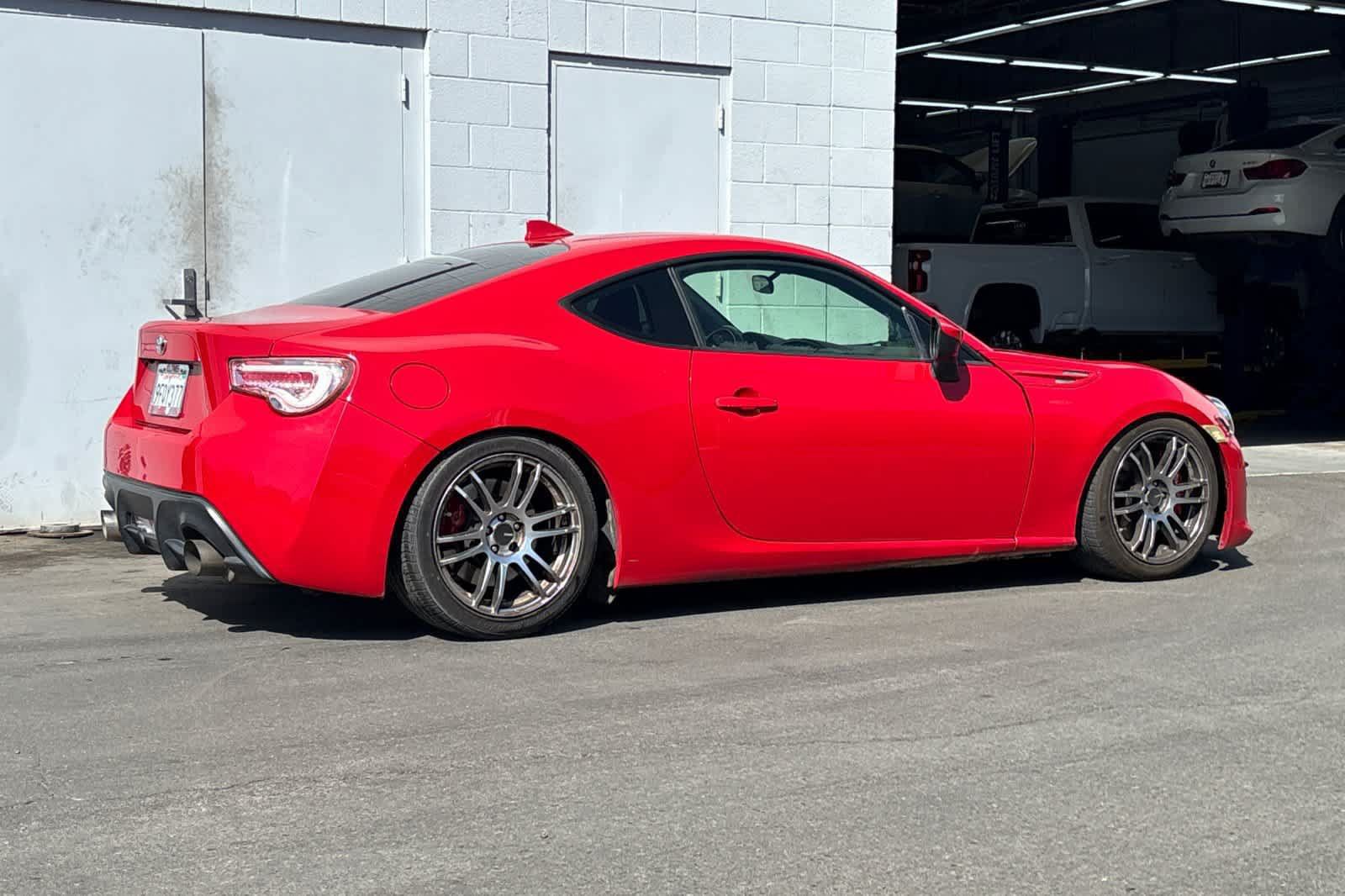 Used 2017 Toyota 86 RWD image 3