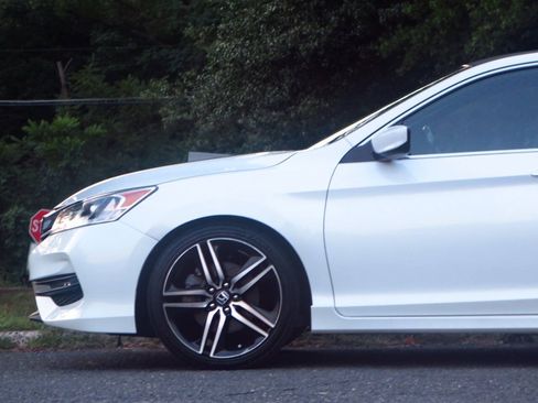 Used 2017 Honda Accord Sport image 23