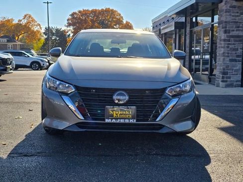 Used 2024 Nissan Sentra SV image 2