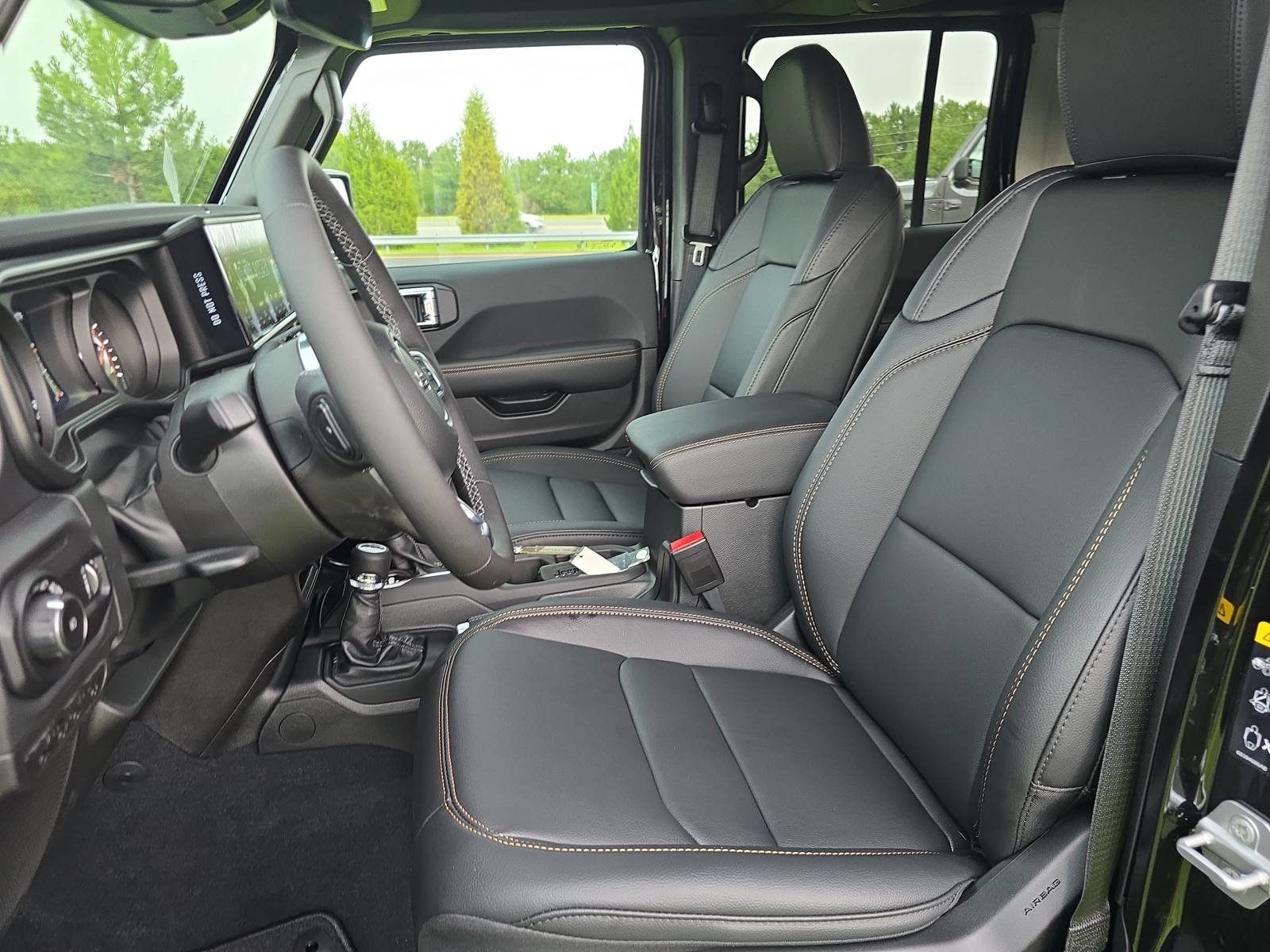 New 2026 Jeep Wrangler Unlimited Sahara AWD/4WD image 14
