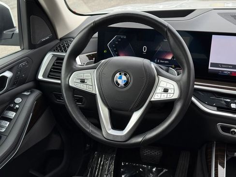 Used 2025 BMW X7 xDrive40i w/ Premium Package image 31