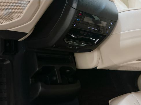 Used 2023 Jeep Grand Cherokee L Limited w/ Luxury Tech Group II AWD/4WD image 29